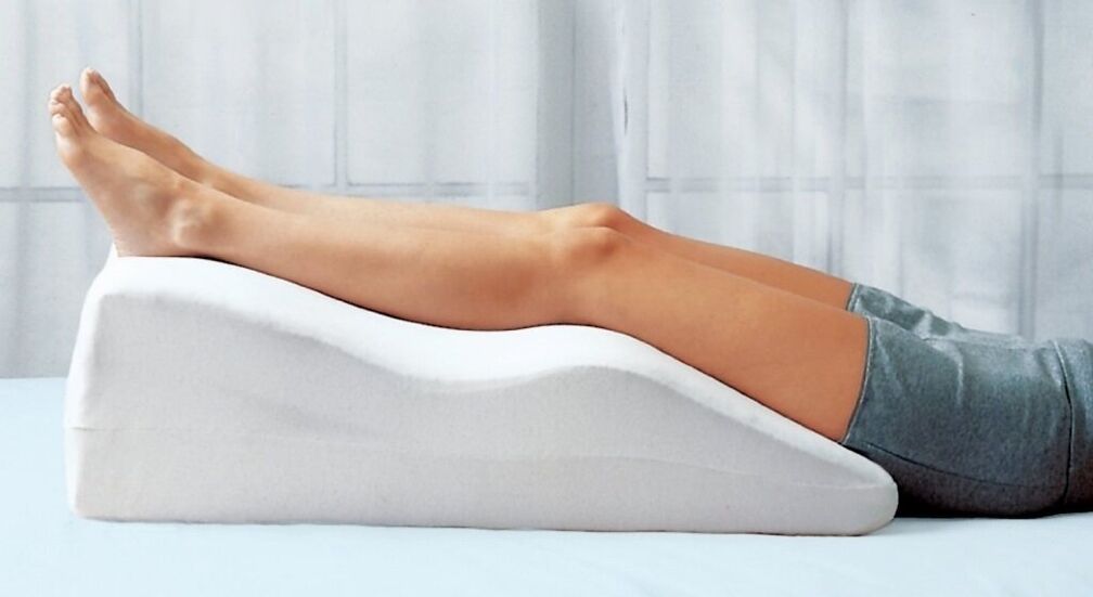 rest the legs with varicose veins