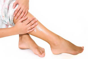 The symptoms of varicose veins, feet of the women